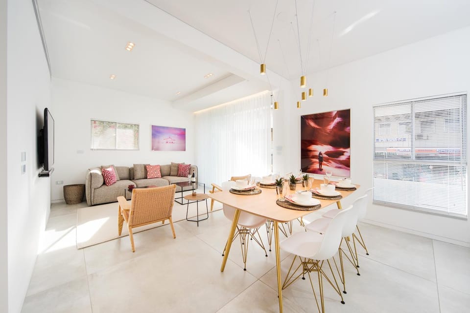 Spacious & Design 2BDR near Gordon Beach Apartment in Tel Aviv-Yafo