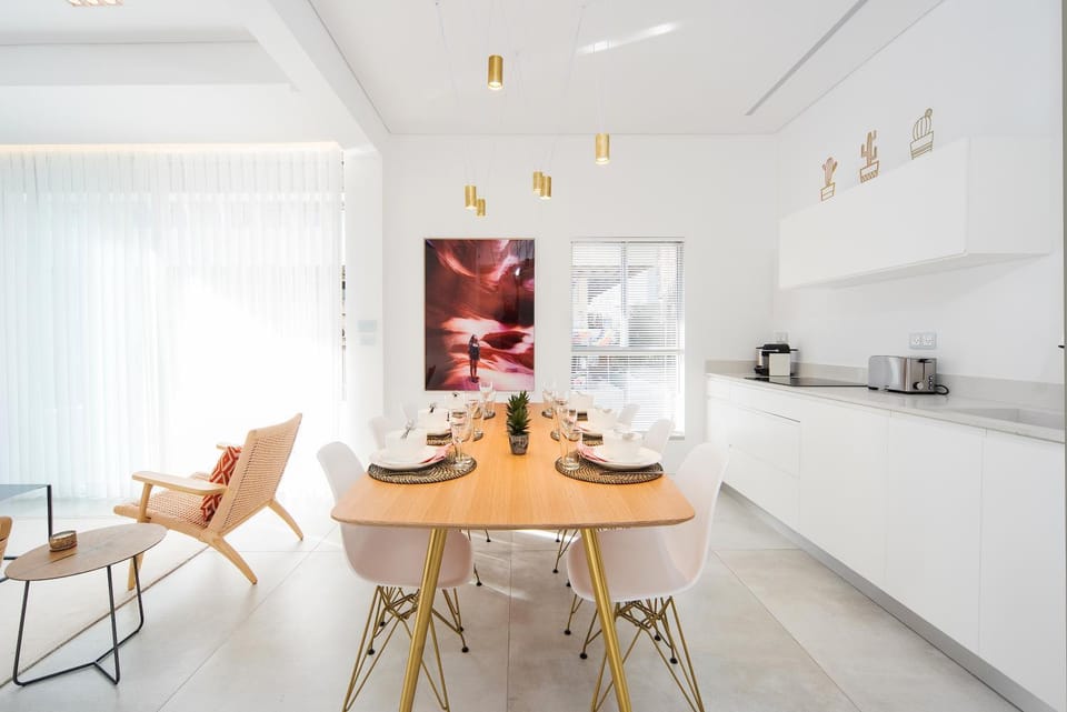 Spacious & Design 2BDR near Gordon Beach Apartment in Tel Aviv-Yafo