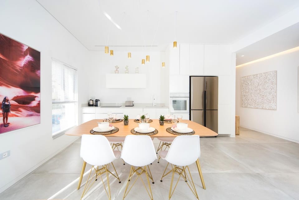 Spacious & Design 2BDR near Gordon Beach Apartment in Tel Aviv-Yafo