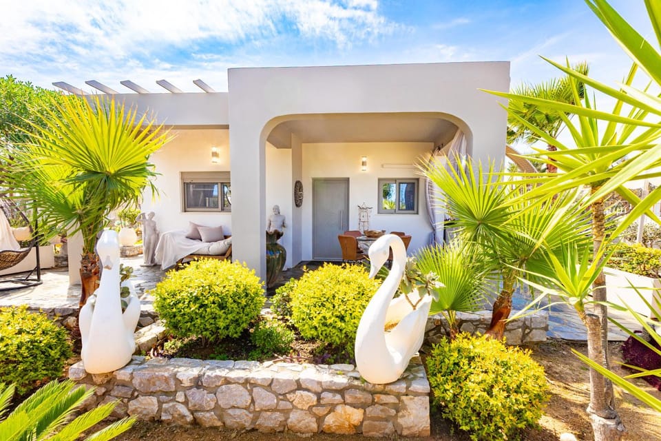 Property building, Spring, Day, Garden view