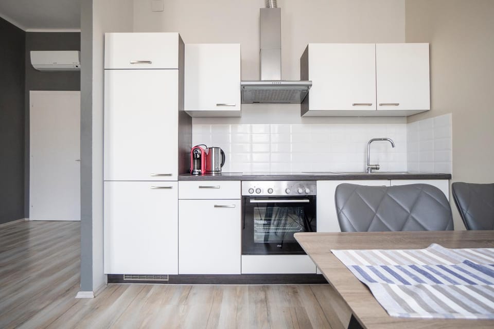 Kitchen or kitchenette, Dining area, pet friendly, stove