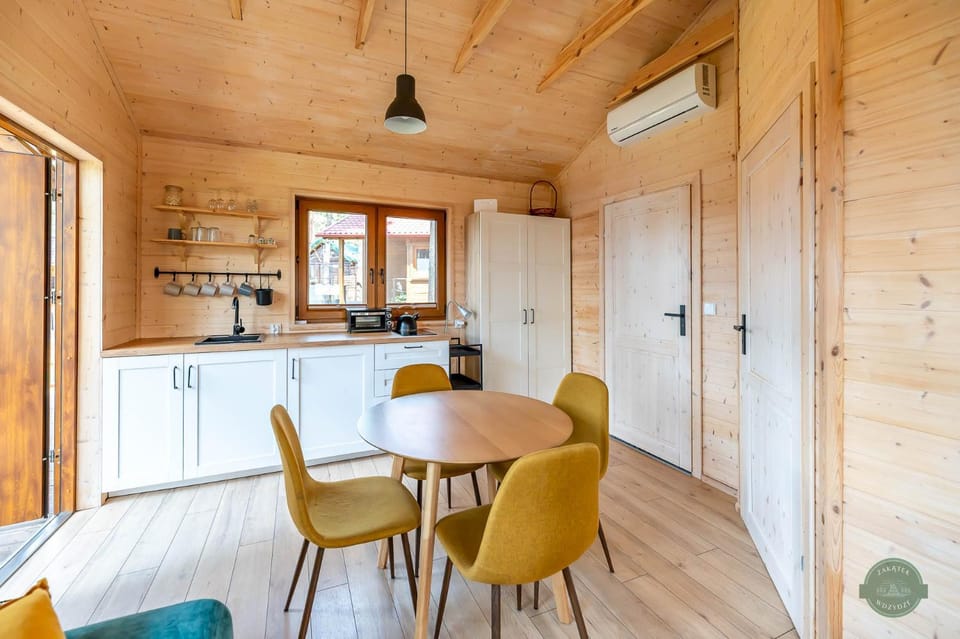 Zakątek Wdzydze z widokiem na jezioro -domek nr 19 House in Pomeranian Voivodeship