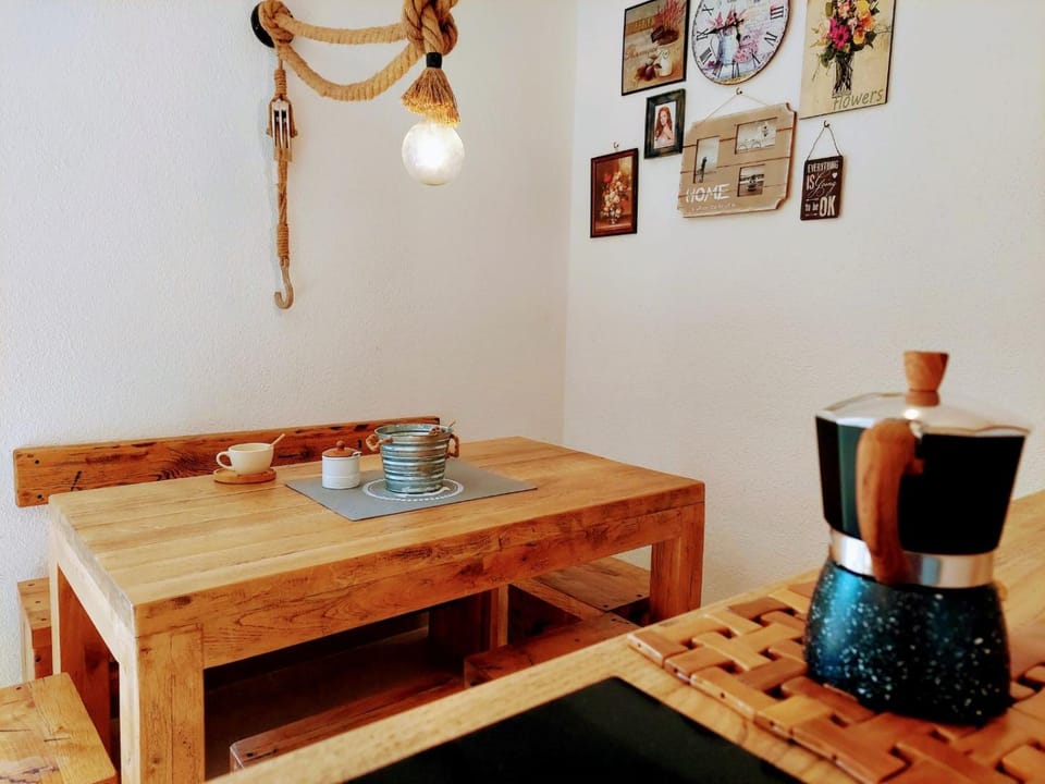 Coffee/tea facilities, Dining area