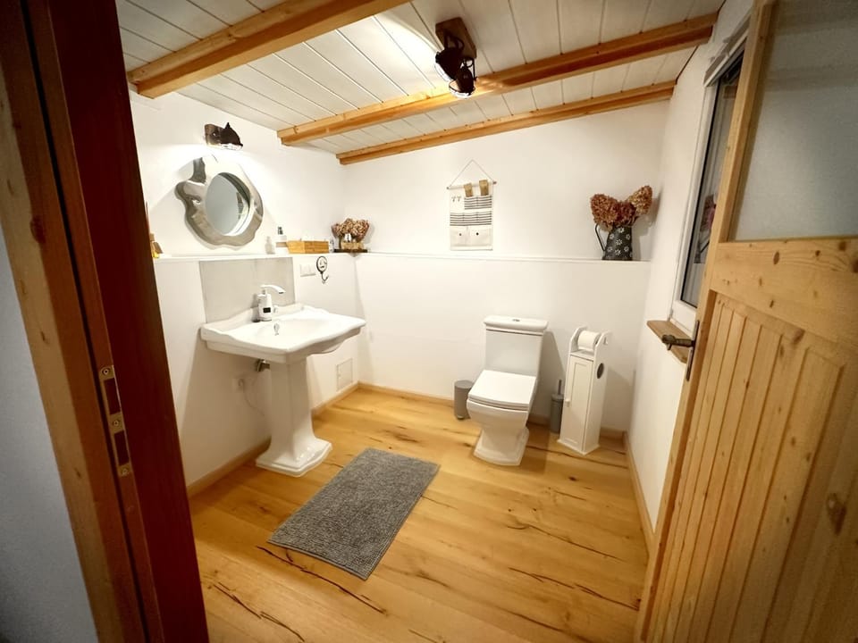 Bathroom, towels