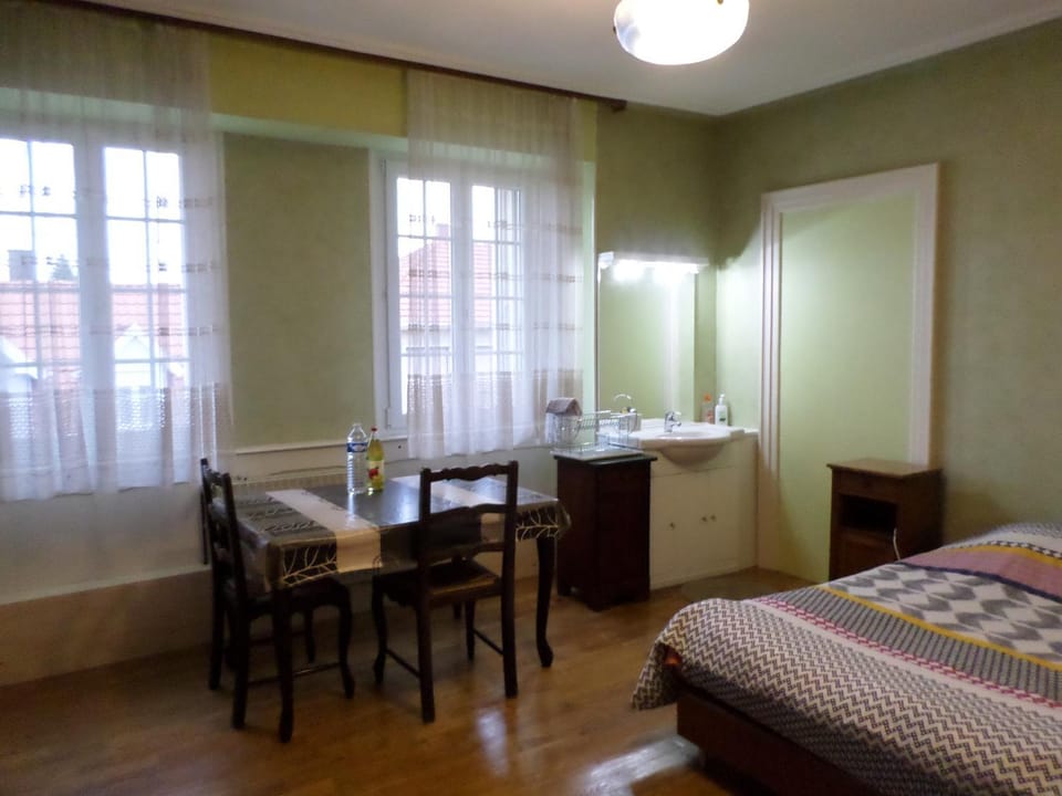 Chambre individuelle à lit double dans une maison de Maître de 1904 Bed and Breakfast in Haguenau