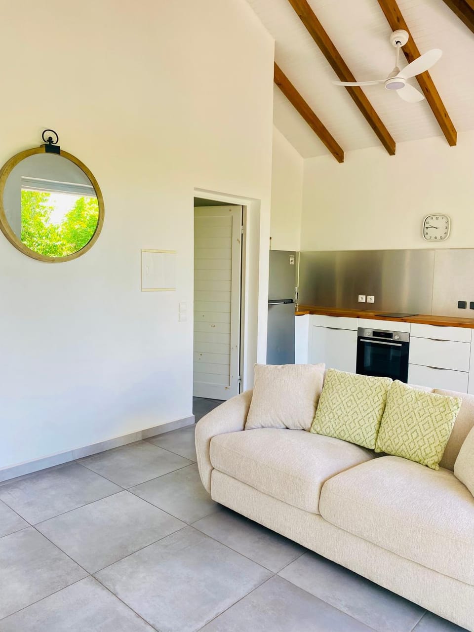 TV and multimedia, Kitchen or kitchenette, Living room