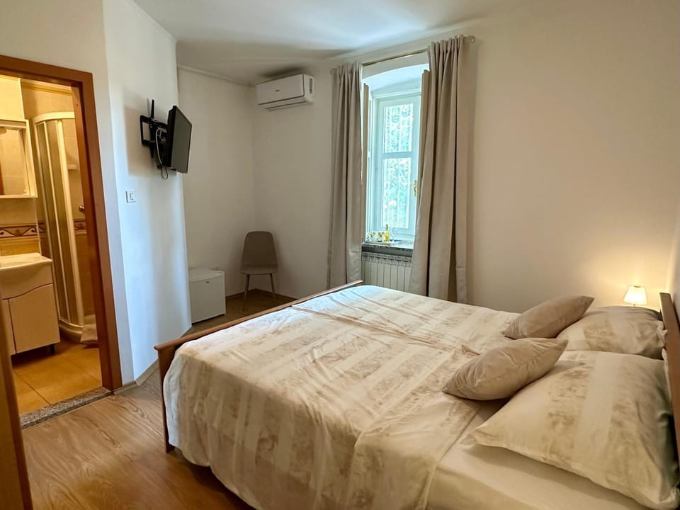 TV and multimedia, Bedroom, internet, towels, air conditioner