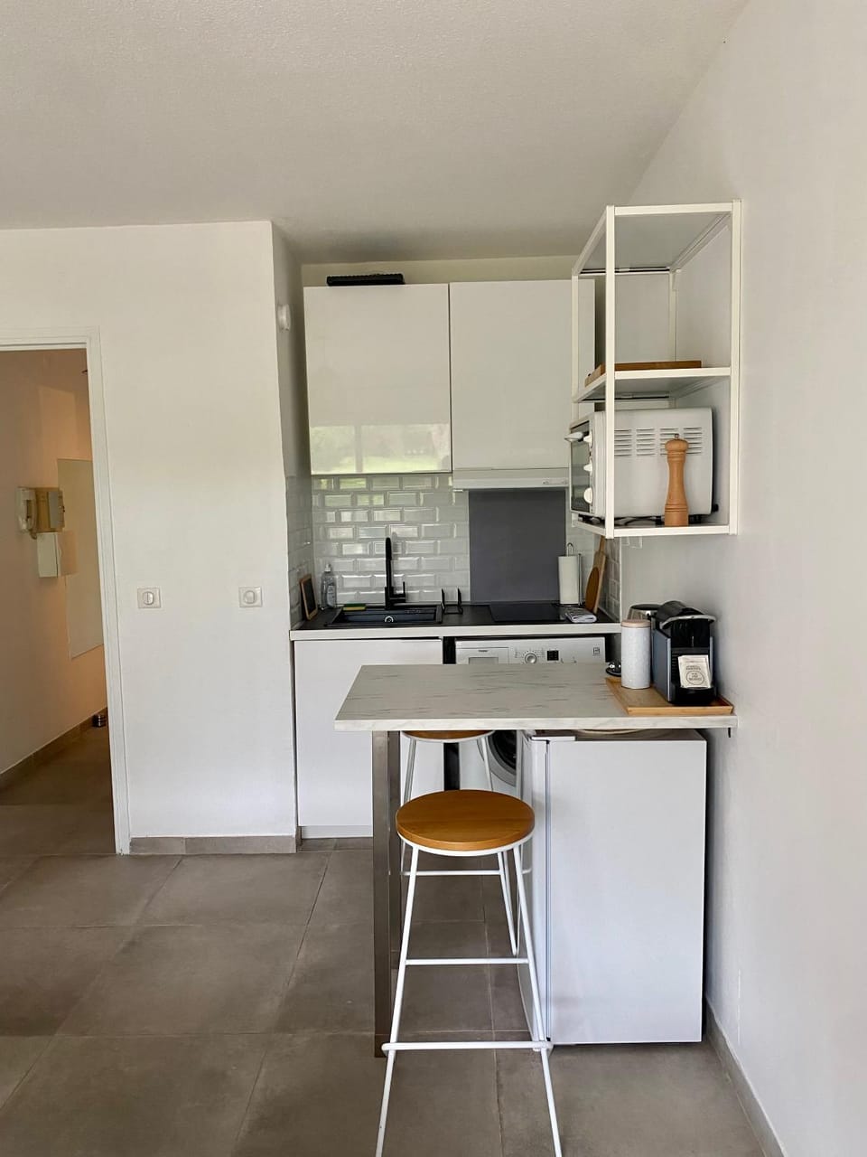 Dining area, kitchen