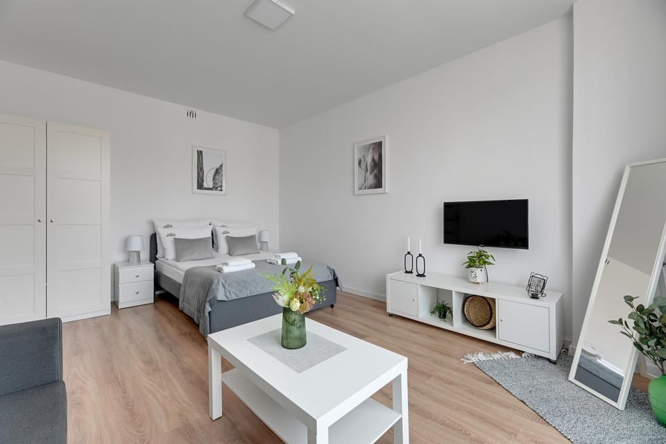 Communal lounge/ TV room, Bed, TV and multimedia, Living room, Photo of the whole room, Seating area, Evening entertainment, Bedroom, hair dresser