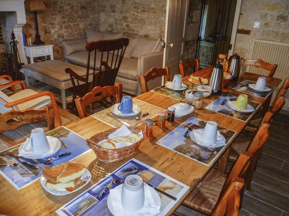 Dining area, Breakfast, Continental breakfast
