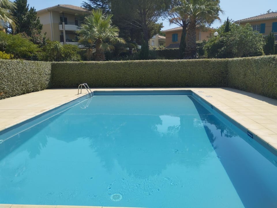 Résidence calme avec piscine Apartment in Béziers
