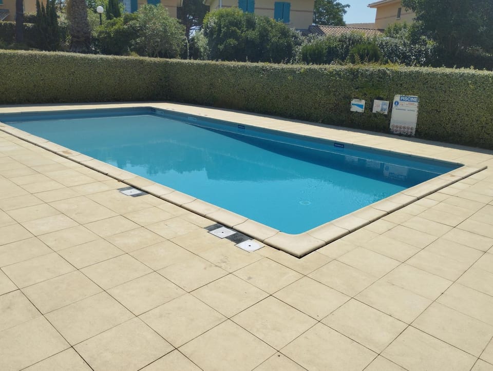 Résidence calme avec piscine Apartment in Béziers