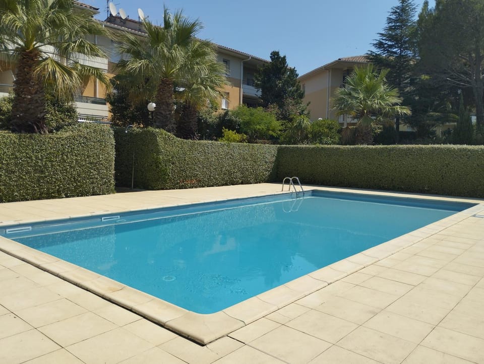 Résidence calme avec piscine Apartment in Béziers