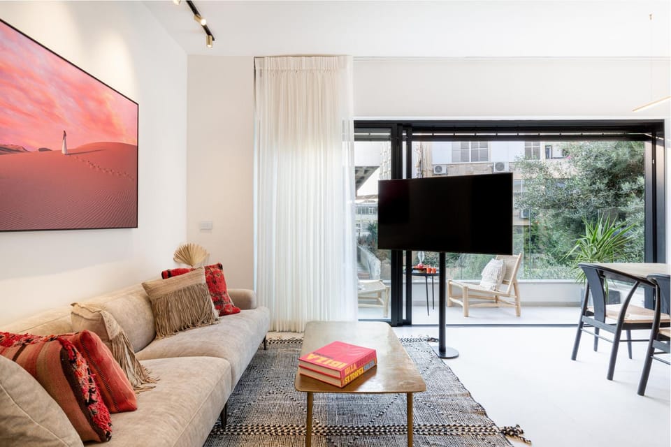 Luxury & Quiet 2BDR near Gordon Beach Apartment in Tel Aviv-Yafo