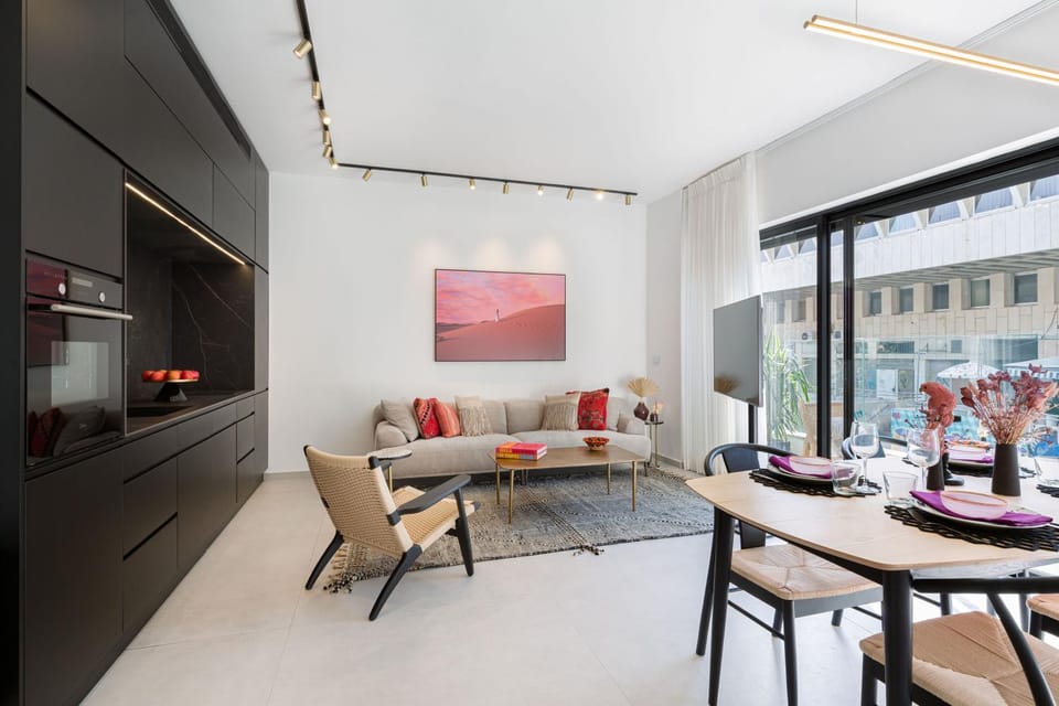 Luxury & Quiet 2BDR near Gordon Beach Apartment in Tel Aviv-Yafo