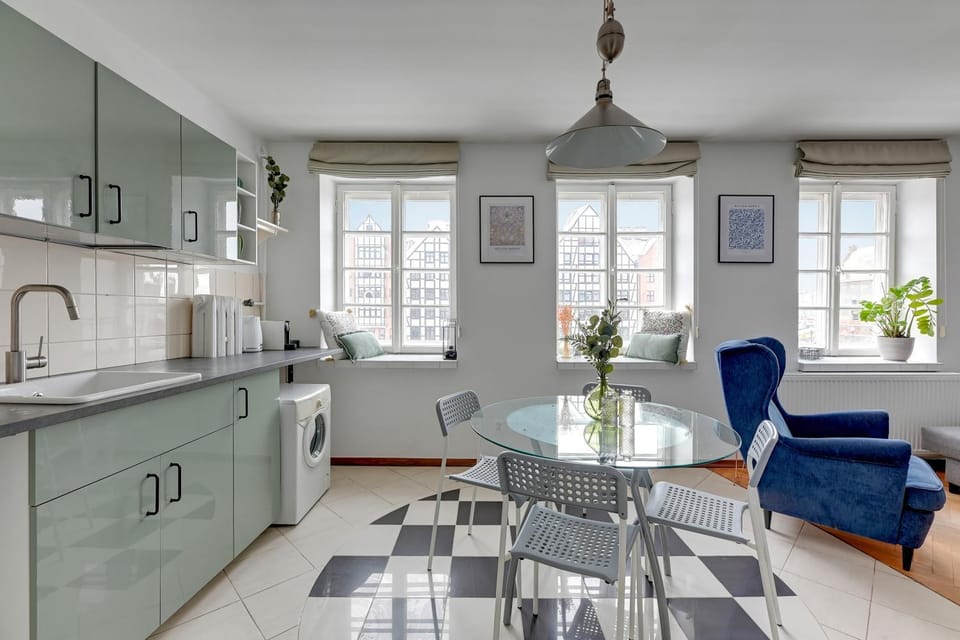 Kitchen or kitchenette, Living room, Seating area, Dining area, stove