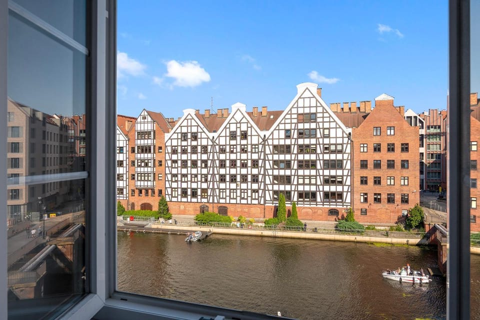 Property building, Day, Natural landscape, City view, River view, Location