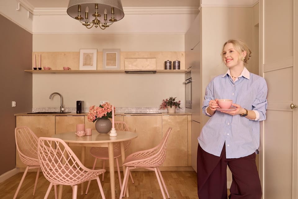 People, Kitchen or kitchenette, Dining area, group of guests