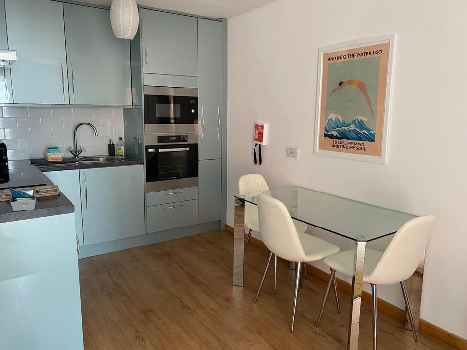Vitamin Sea with a Sea View and Parking Apartment in Lyme Regis