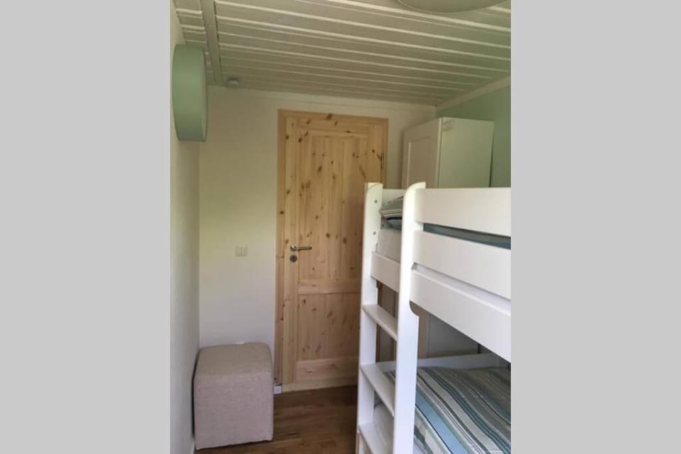 Bedroom, bunk bed