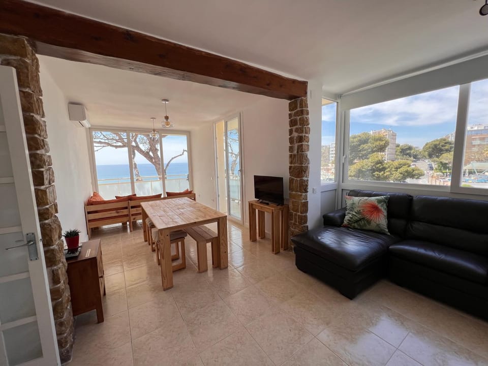 Natural landscape, Balcony/Terrace, Living room, Seating area, Dining area, Sea view