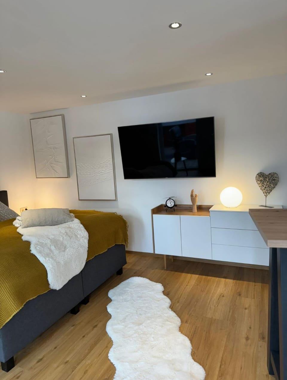 TV and multimedia, Photo of the whole room