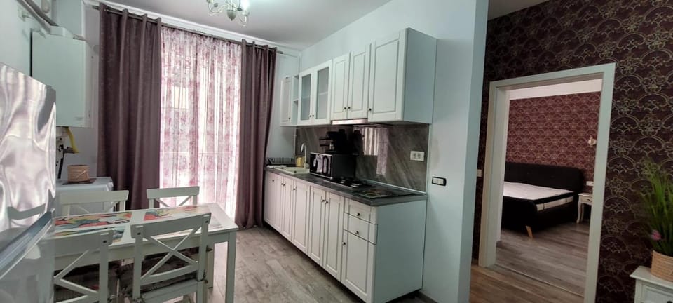 Kitchen or kitchenette, Photo of the whole room, Dining area