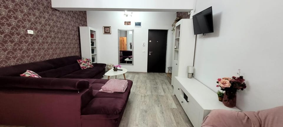 Communal lounge/ TV room, TV and multimedia, Living room, Seating area