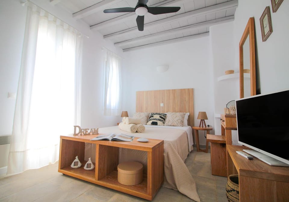 Bed, TV and multimedia, Photo of the whole room, Bedroom, air conditioner
