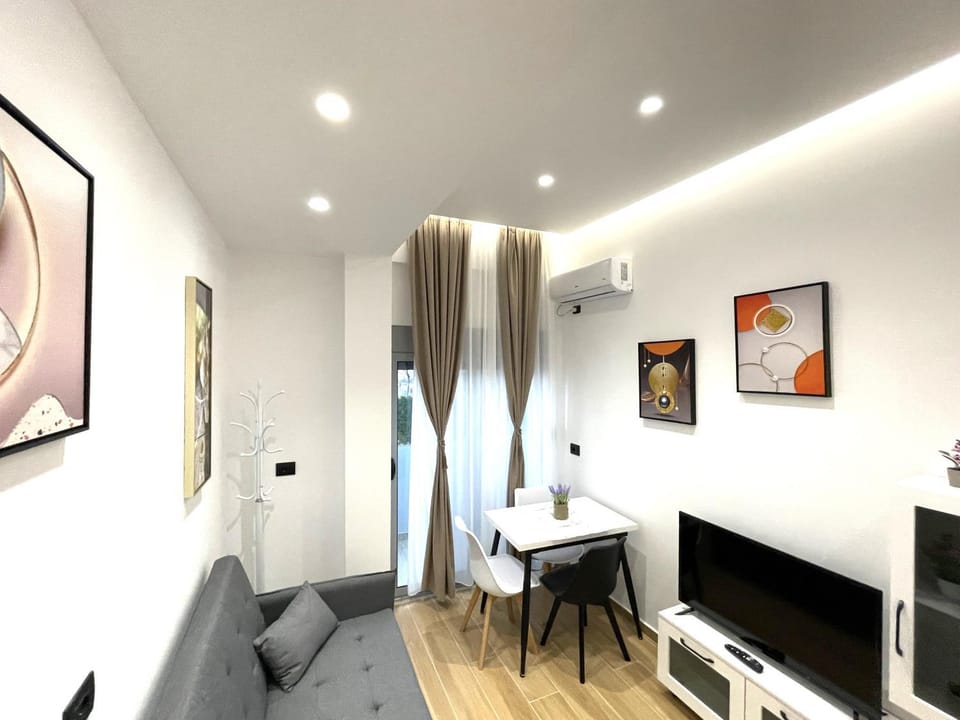 TV and multimedia, Living room, Dining area