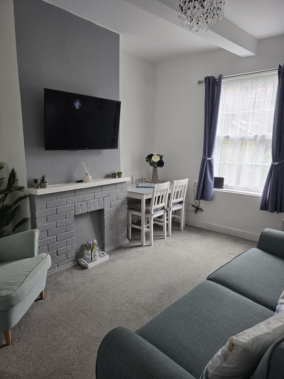 Living room, Seating area