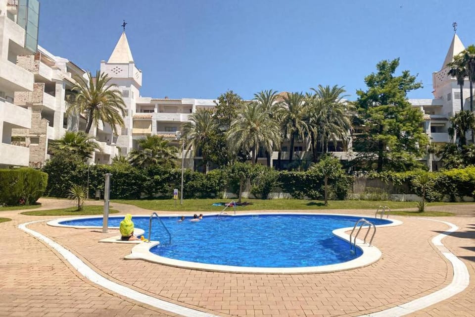 Swimming pool, Swimming pool