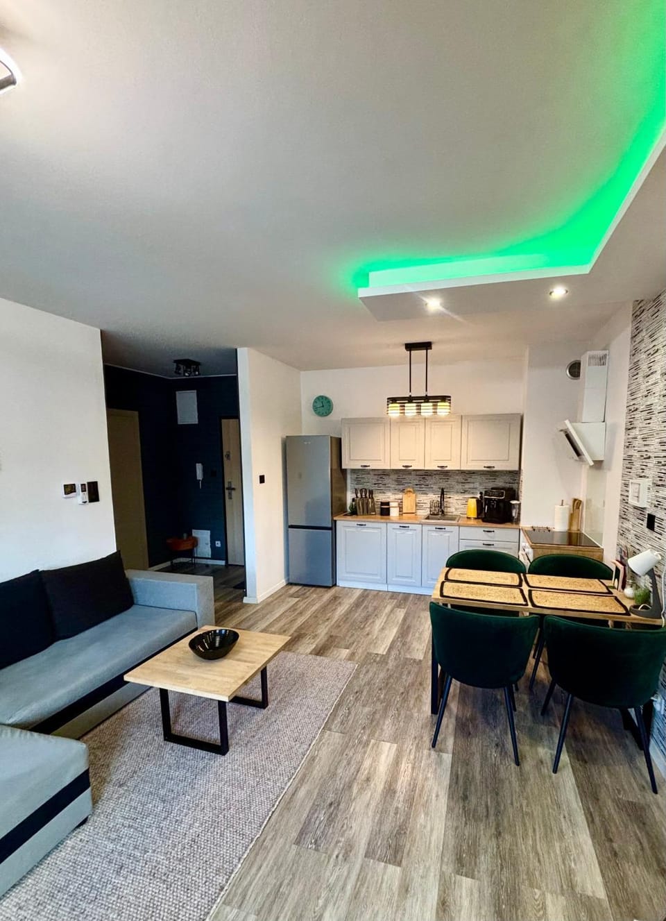 Kitchen or kitchenette, Dining area, stove