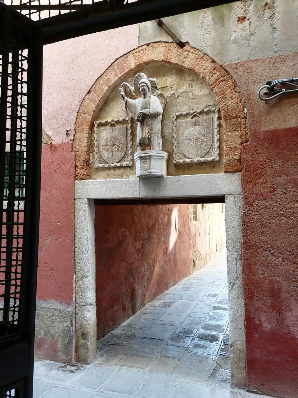 Facade/entrance