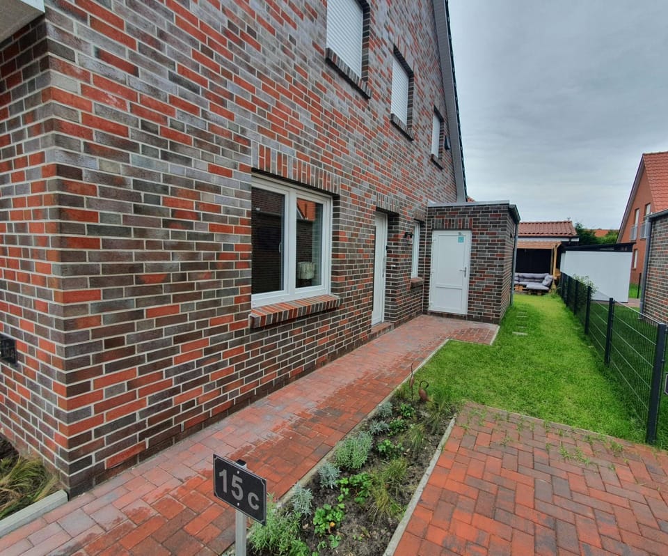Property building, Patio, Facade/entrance, Garden