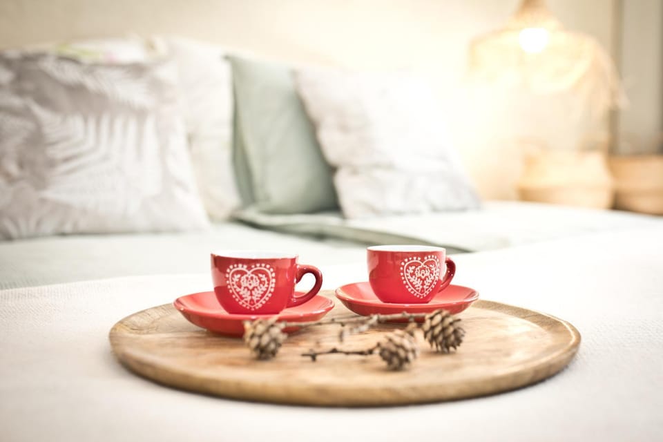 Bedroom, Breakfast