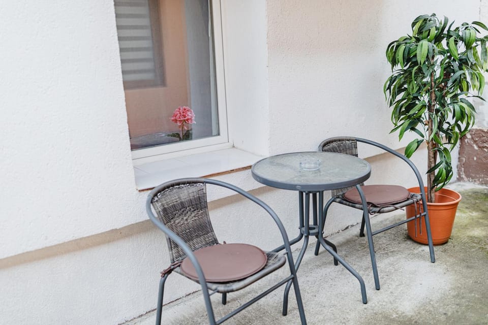 Patio, Day, View (from property/room), Balcony/Terrace, Seating area, Dining area, Area and facilities
