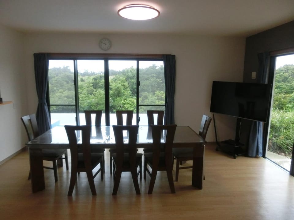 Communal lounge/ TV room, Activities, Activities, TV and multimedia, Living room, Seating area, Dining area