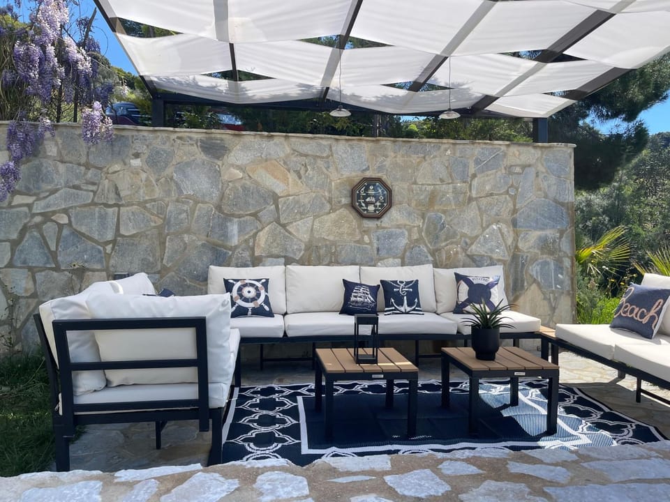 Patio, Day, Seating area