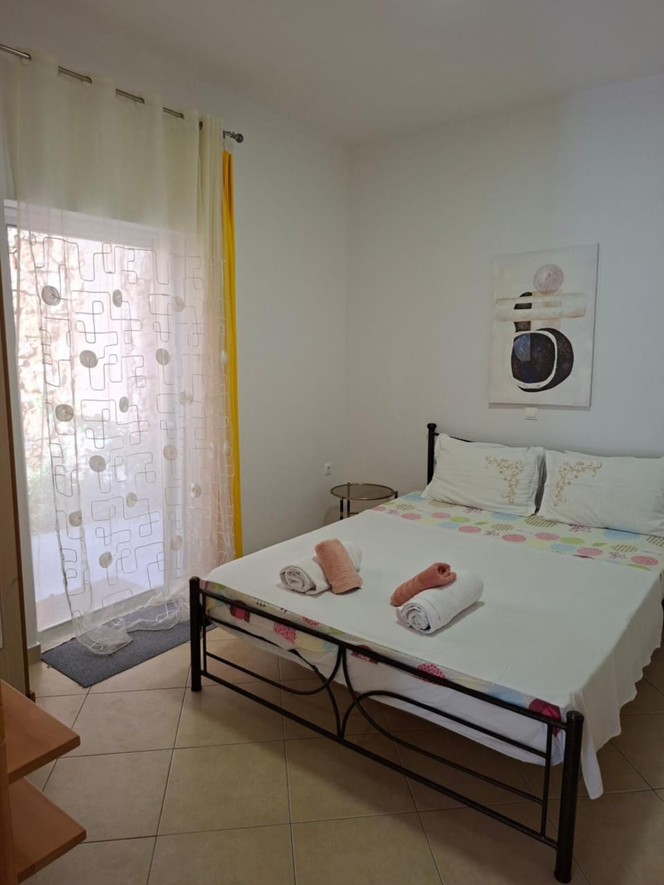 Bed, Bedroom, towels