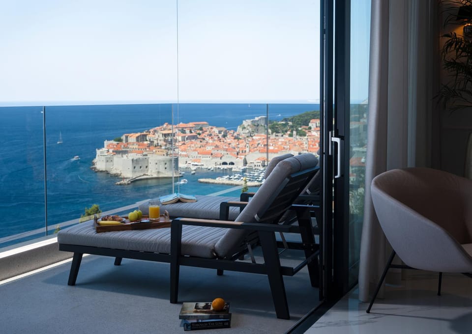 View (from property/room), Balcony/Terrace, Landmark view, Sea view