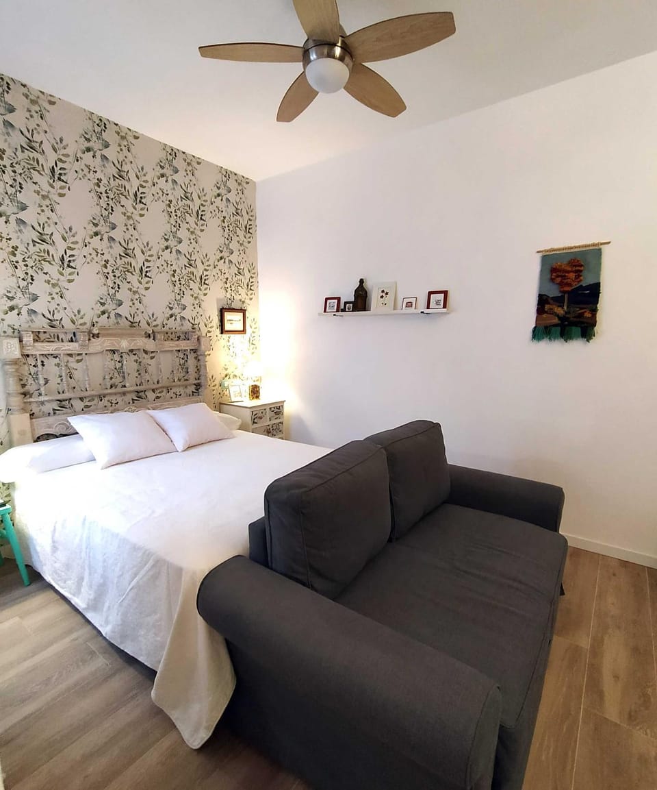 Seating area, Bedroom