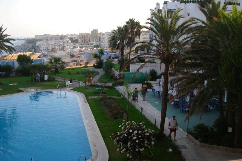 Swimming pool