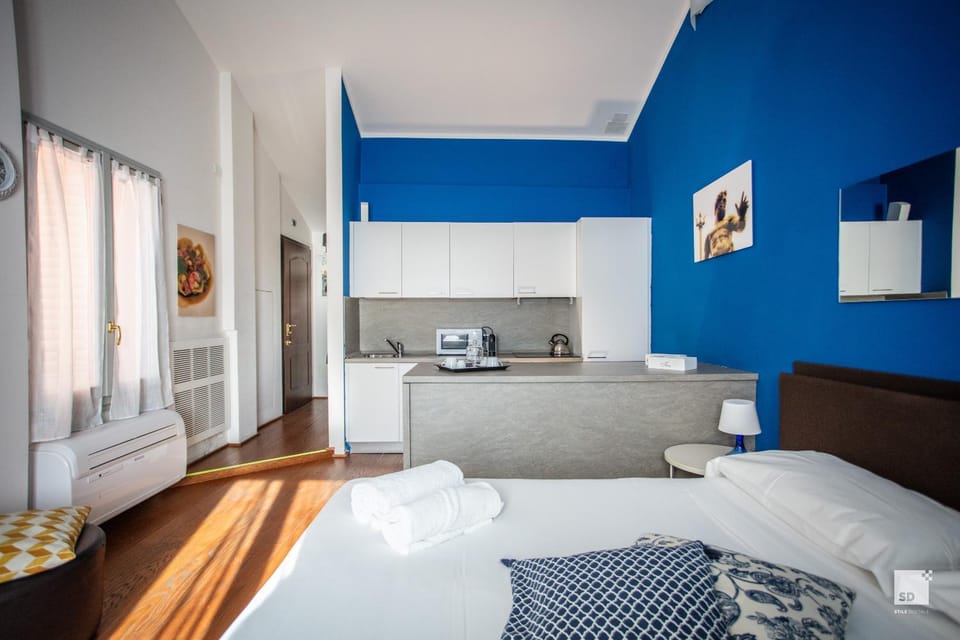 Kitchen or kitchenette, Bedroom