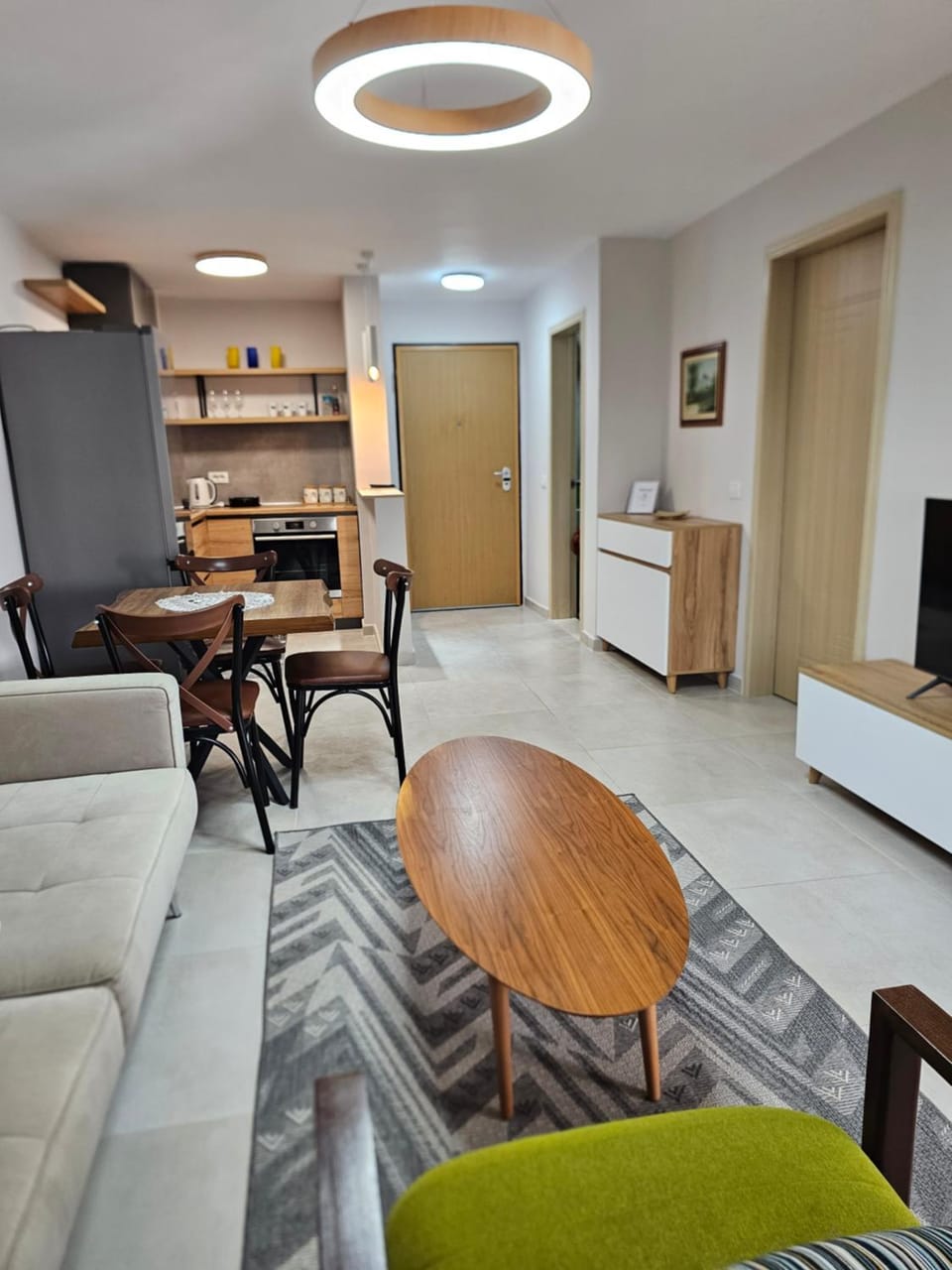 TV and multimedia, Kitchen or kitchenette, Seating area, Dining area, oven, stove