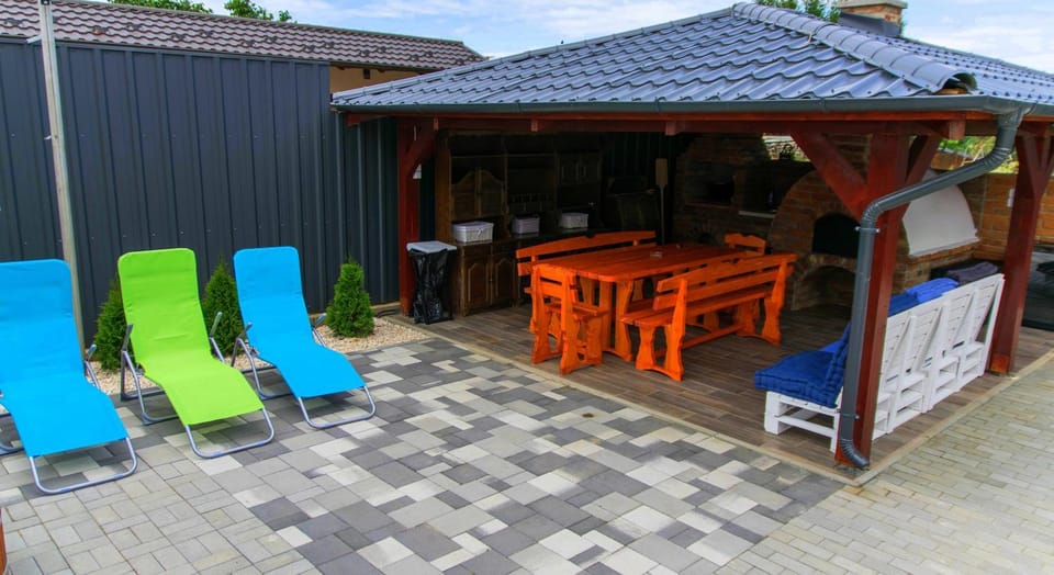 Patio, Evening entertainment
