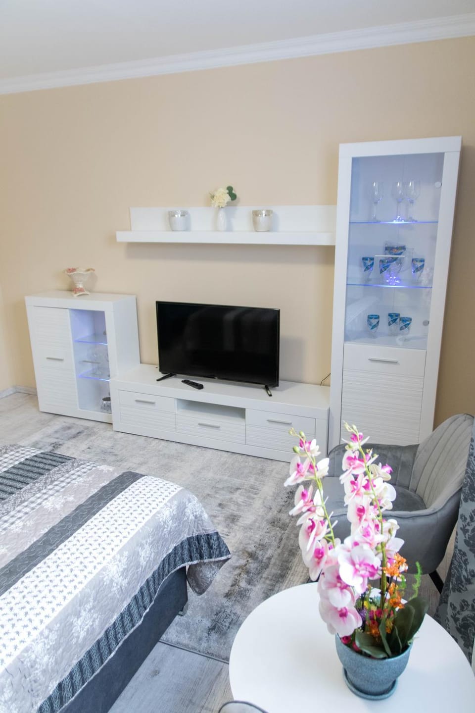 Communal lounge/ TV room