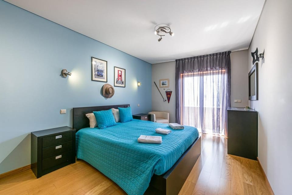 GuestReady - Luxe living by the pool Apartment in Porto District