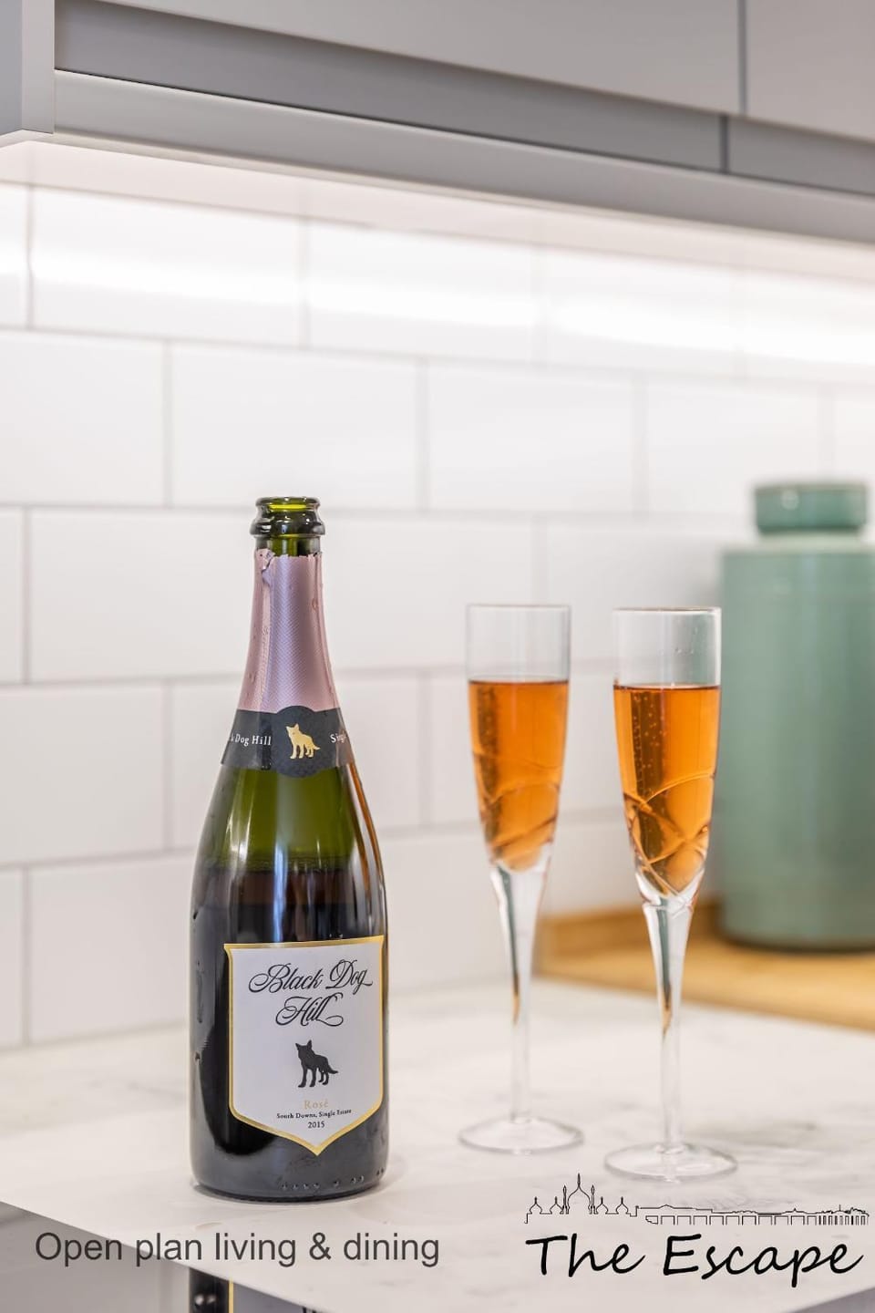 Drinks, Alcoholic drinks, kitchen