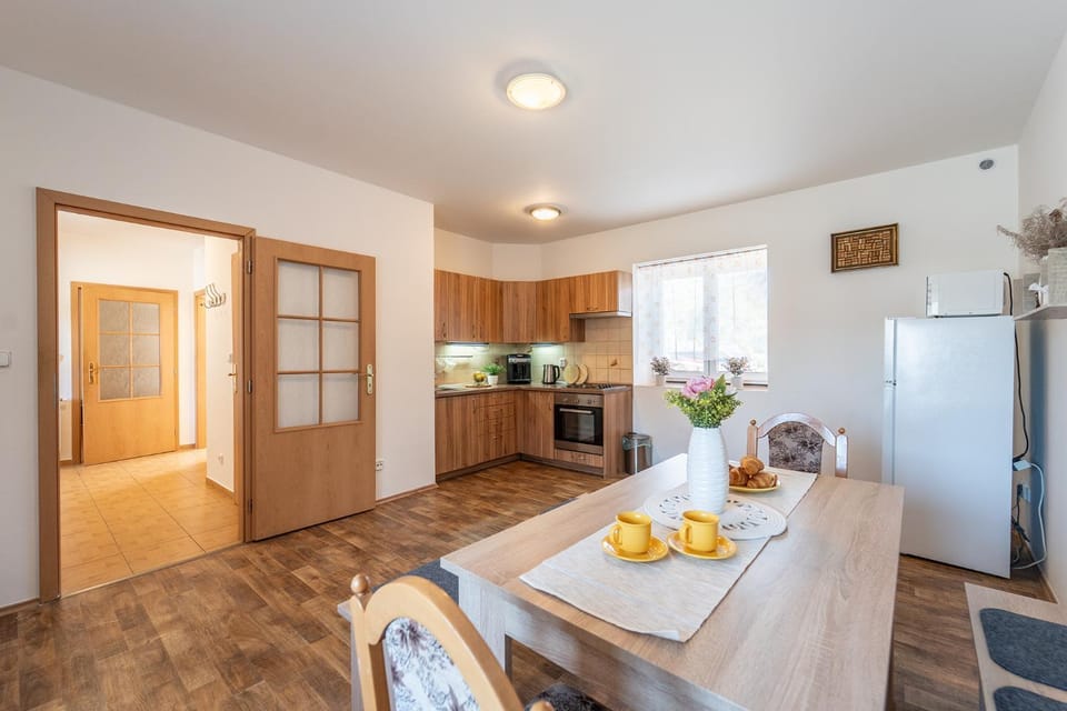 Kitchen or kitchenette, Food and drinks, Dining area, oven, pet friendly, stove, toaster